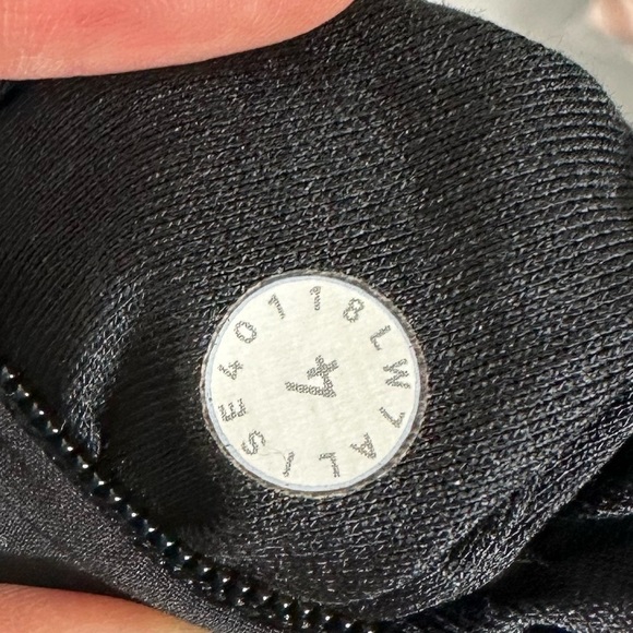 Lululemon Choose Side Short Black Chirasu Black Size 4 - Picture 3 of 8